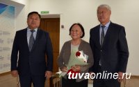 В Минздраве Тувы вручены государственные награды лучшим медработникам республики