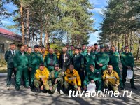 Сенаторы от Якутии и Тувы поблагодарили десантников тувинского отряда авиалесоохраны за самоотверженный труд по тушению пожаров