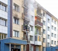 В Кызыле брошенный с балкона окурок вызвал пожар в соседней квартире