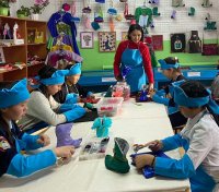 По проекту Тувинского госуниверситета в селе Шуй школьников обучили шитью традиционной детской обуви