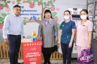Депутаты Тувы собрали подарки ко Дню ребенка в "Коробку храбрости" и передадут маленьким пациентам больницы