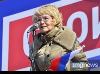 Сенатор Дина Оюн выступила в Кызыле на митинге-концерте, посвященном 8-й годовщине воссоединения Крыма с Россией