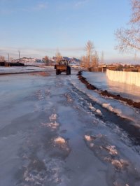 В Эрзинском районе из-за наледевых вод под угрозой подтопления жилые дома