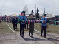 В приграничном Эрзине на Аллее Памяти установлена мемориальная доска в честь военнослужащего Ромаза Оюна