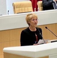 Сенатор Дина Оюн представила в весеннюю сессию Совета Федерации на заседании комитета более 40 вопросов