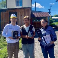 Пенсионерка из Тувы подарила более 80 книг жителям ЛДНР