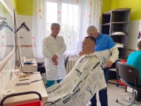 Подопечные Дерзиг-Аксынского дома-интерната на трудотерапии обучились парикмахерскому делу