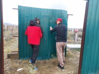 В Кызыле правонарушители отрабатывают вину, благоустраивая городское кладбище 
