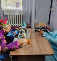 Московская медиакомпания сняла репортаж про 98-летнюю труженицу тыла Чалапаа Оюн из Хову-Аксы