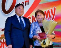 Глава Тувы наградил лучших работников Пий-Хемского района