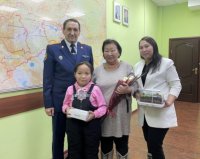 Руководитель СУ по Республике Тыва исполнил мечту 9-летней Дианы