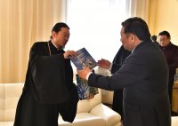 Архиепископ Феофан на встрече с главой Тувы рассказал о молитвах верующих об участниках СВО