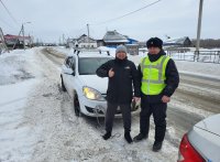 Сотрудники ГИБДД Кемеровской области спасли жителя Тувы, у которого сломалась машина на пути из Новосибирска