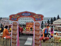 Детские сады Кызыла помогли горожанам красочно проводить Зиму и отпраздновать Масленицу