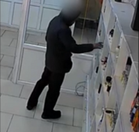 Житель Тувы украл в парфюмерном магазине духи на 30 тысяч и перепродал их за 300 рублей