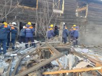 В Кызыле мужчина, разбиравший расселенный 2-этажный дом на дрова, погиб под обвалившейся кровлей