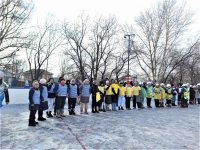 Сотрудницы отделений Ресбольницы Тувы состязались в игре в хоккей на валенках