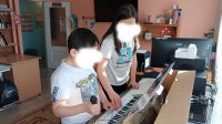 Боец СВО подарил воспитанникам социального центра Улуг-Хемского кожууна синтезатор