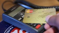 Жители Тувы за 2022 год оплатили банковскими картами товаров и услуг на 68 млрд рублей