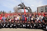 В Туве накануне Дня Победы возложили венки к воинским мемориалам