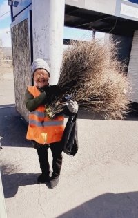 Лица Кызыла: уборщик территорий Надежда Сарыглар