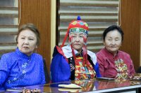 Депутаты Верховного Хурала встретились в Ховд аймаке в Монголии с этническими тувинцами