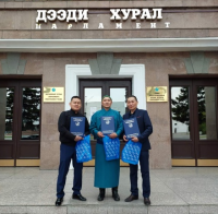 За гастроли в отдаленном Тоджинском кожууне артисты Театр кукол Тувы удостоены Благодарности Верховного Хурала