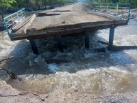 В Овюрском районе восстанавливают участок моста после его размытия