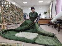 Волонтёры Тувы шьют экспериментальные спальники-носилки по заявкам бойцов из зоны СВО