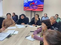 Сенатор Дина Оюн провела прием граждан в филиале фонда «Защитники Отечества» в ходе рабочей командировки в Туве