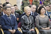 Сенатор Дина Оюн поздравила с Днем геров Отечества на Первом зимнем кадетском балу 