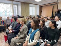 Сенатор Дина Оюн поздравила тувинское отделение общества инвалидов с 35-летним юбилеем