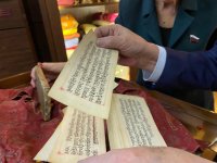 Сенатор Дина Оюн передала в дар Национальному музею Тувы буддийские столетние артефакты
