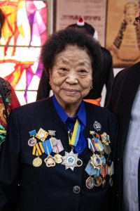 Легендарный руководитель животноводческого хозяйства в Туве Ошку-Саар Ооржак принимает поздравления с 80-летним юбилеем