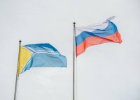 Государственный флаг России будет вывешиваться на зданиях детских садов и вузов