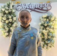 Старейший медбрат-анестезист в Туве Василий Кара-Сал награжден знаком отличия «Почетный наставник»