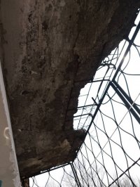 В Кызыле управляющую компанию обязали восстановить разрушенный балкон в многоквартирнике