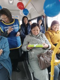 В Кызыле по улицам города проехал "Читающий автобус"
