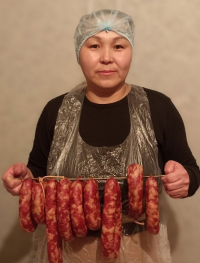 Выпускница «Школы фермера» в Туве открыла колбасный мини-цех на средства соцконтракта