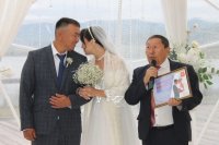 В Кызыле четыре пары молодоженов сыграли "трезвую свадьбу" и получили денежные призы
