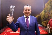 Вице-премьеру Чечену Чоксуму вручена Благодарность за достойную экспозицию Тувы на форуме "Россия"