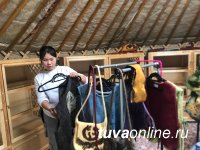 19 июля в Юрточном городке на площадке «МИР ВОЙЛОКА» жители Тувы смогут обучиться валянию из шерсти шарфов и шапочек