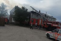 Сотрудники Росгвардии эвакуировали граждан из горящего многоквартирного дома в Шагонаре (Тува) 
