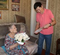 Ветерана здравоохранения Тувы Валентину Очур-оол поздравили с 92-м днем рождения