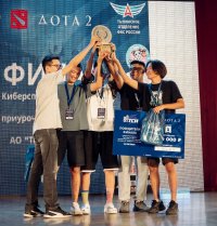 В Туве наградили команду сильнейших игроков в Dota-2