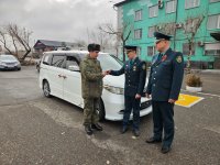 В Туве таможенники передали конфискованный автомобиль на СВО