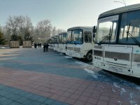 В столице Тувы Кызыле городские автобусы украсили портреты участников СВО