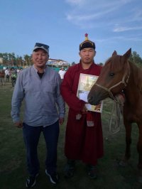 В Туве победителем турнира по борьбе хуреш, посвященного Первомаю, стал Туметей Ширижик