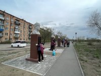 Коллектив Роспотребнадзора Тувы отмыл мемориал Героев Кобдинского сражения