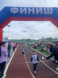 В Туве в День защиты день впервые прошел марафон-забег на колясках среди детей с ОВЗ